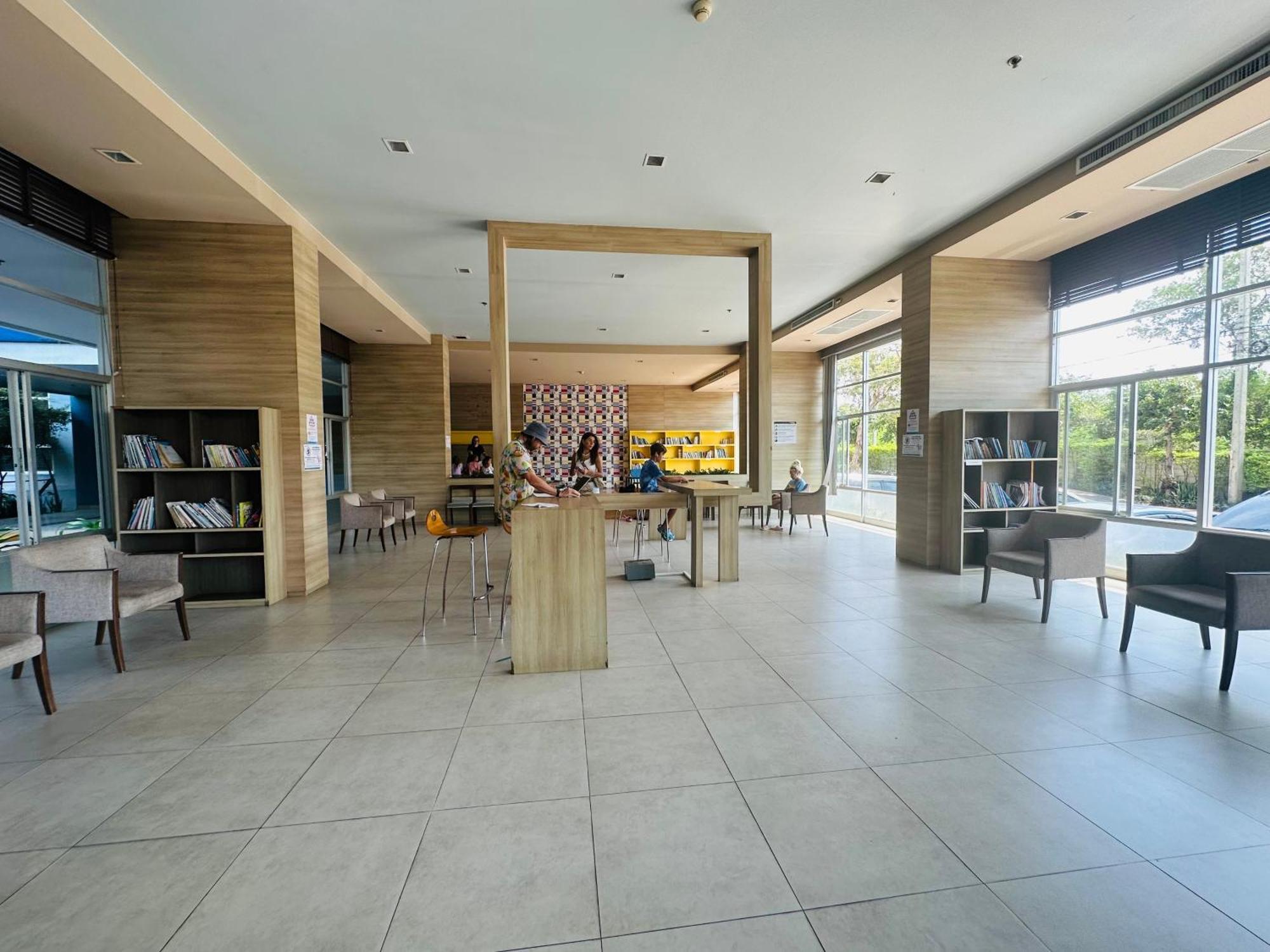 Seaview Beach Room Lumpini-Pool And Gym Face To Ocean Pantai Jomtien Luaran gambar