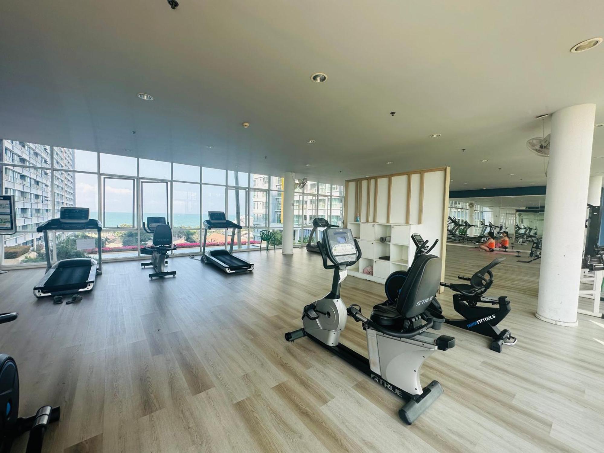Seaview Beach Room Lumpini-Pool And Gym Face To Ocean Pantai Jomtien Luaran gambar
