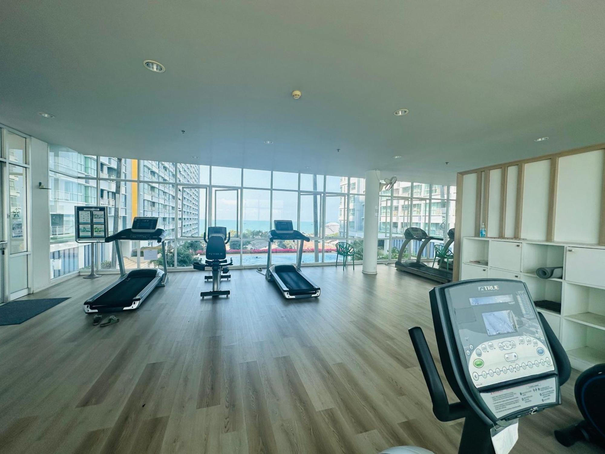 Seaview Beach Room Lumpini-Pool And Gym Face To Ocean Pantai Jomtien Luaran gambar
