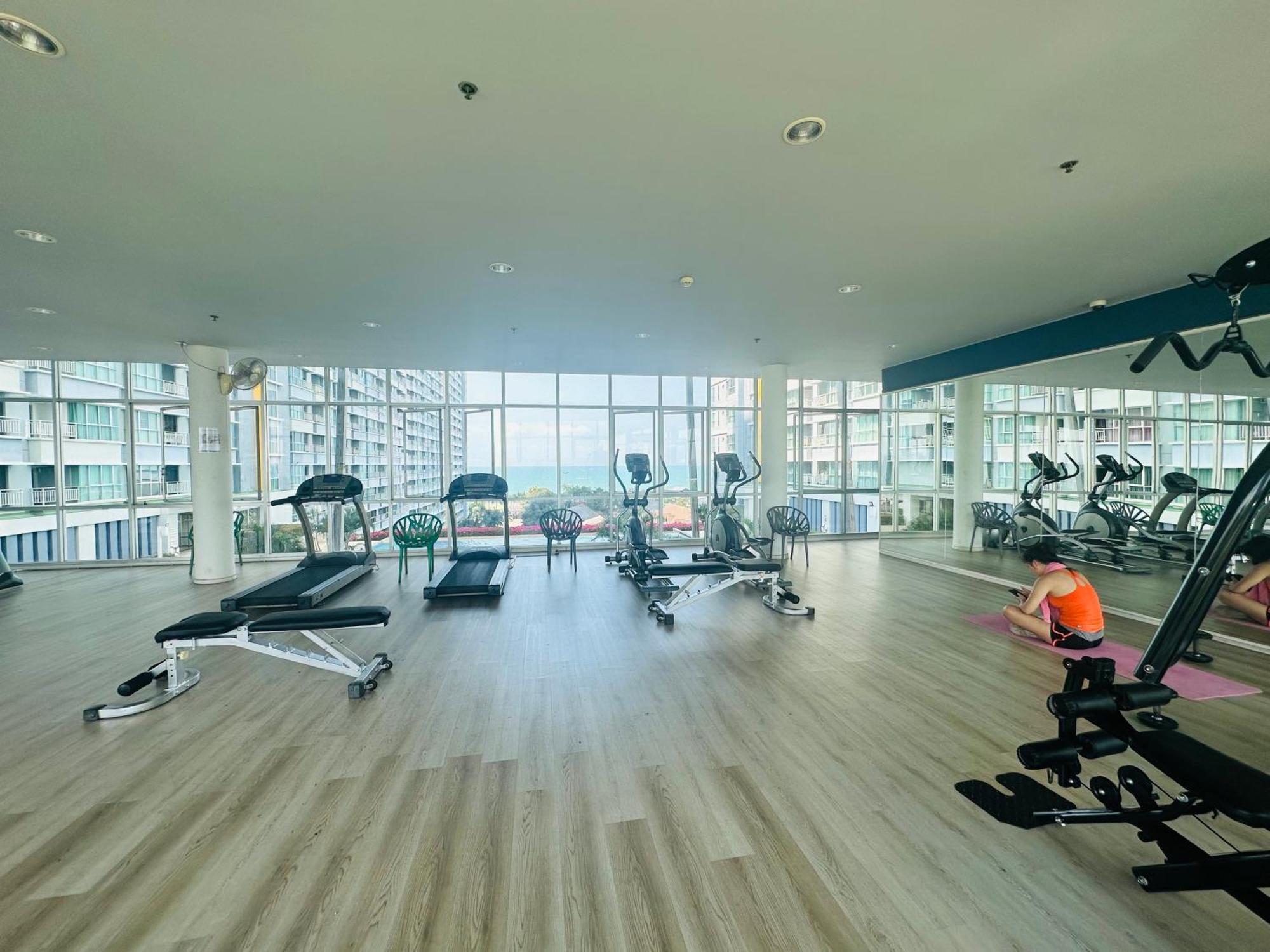Seaview Beach Room Lumpini-Pool And Gym Face To Ocean Pantai Jomtien Luaran gambar