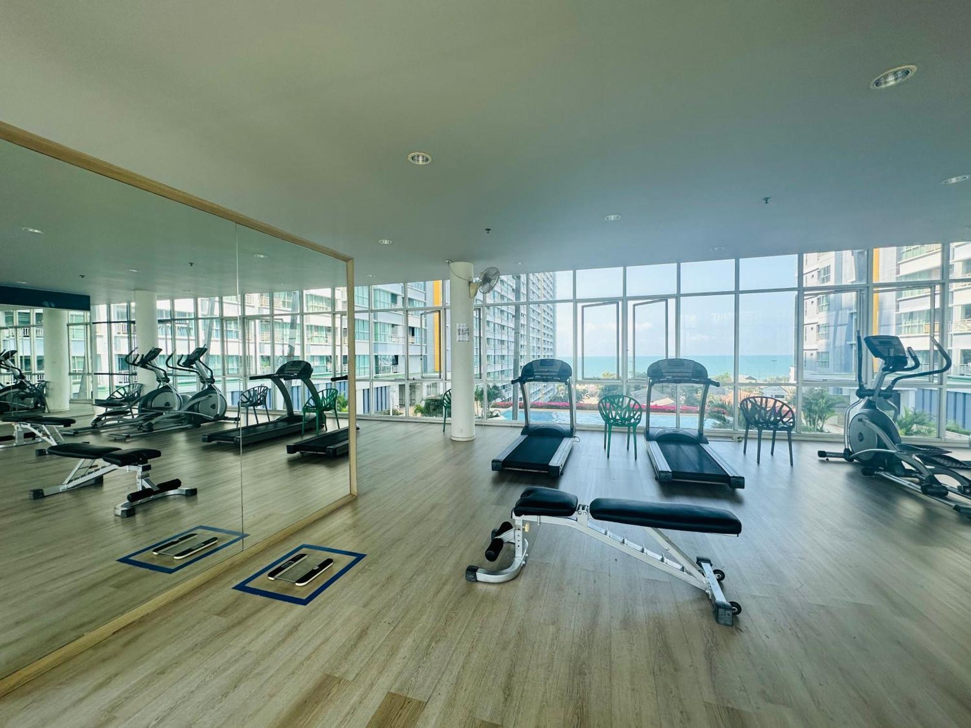 Seaview Beach Room Lumpini-Pool And Gym Face To Ocean Pantai Jomtien Luaran gambar