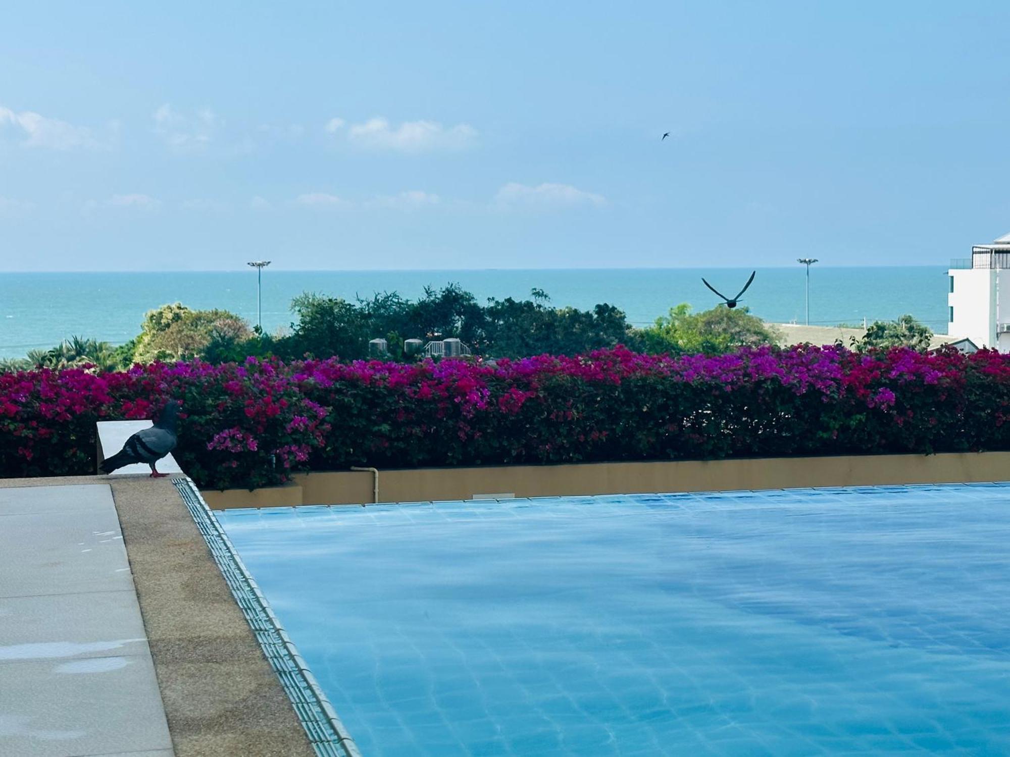 Seaview Beach Room Lumpini-Pool And Gym Face To Ocean Pantai Jomtien Luaran gambar