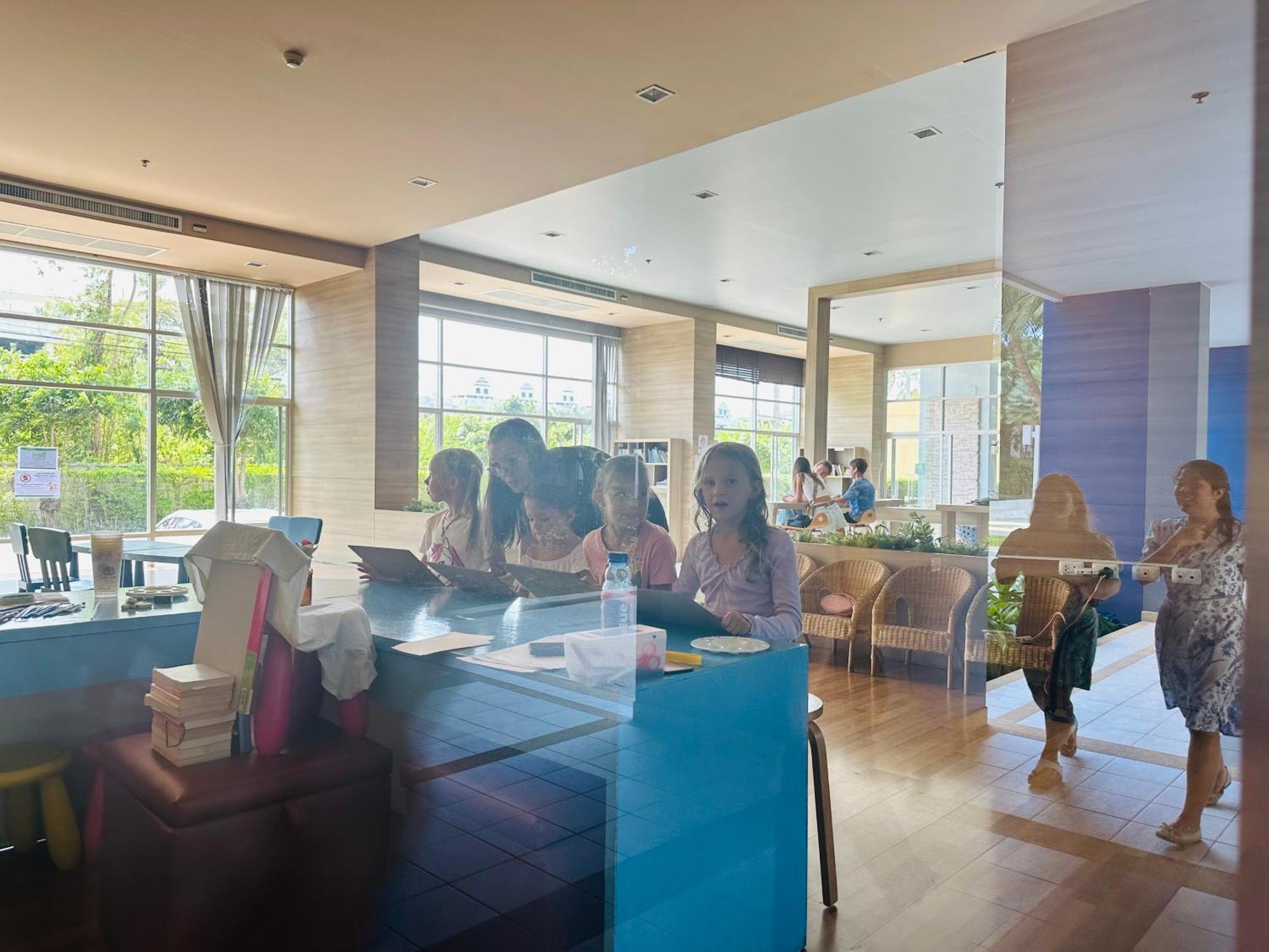 Seaview Beach Room Lumpini-Pool And Gym Face To Ocean Pantai Jomtien Luaran gambar